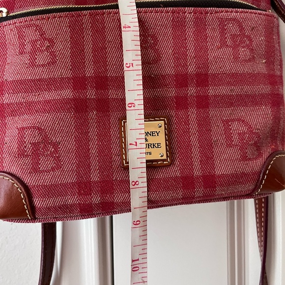 Red crossbody with Brown straps and zippers with 2 main components Good bag - Picture 7 of 8